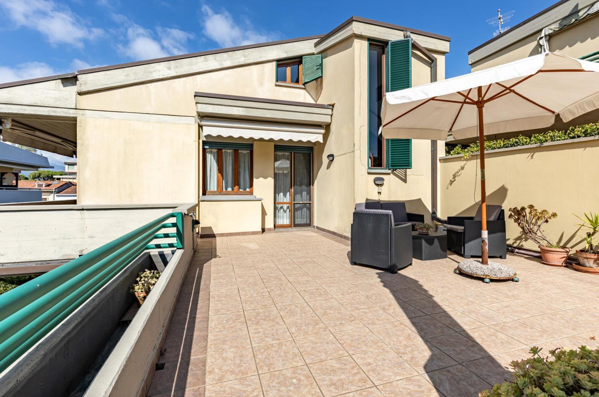 Two-Levels Apartment With Terrace And Parking Viareggio Exterior foto